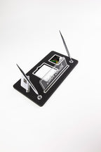 حامل اسم مكتبي من الجلد مع منظم وأقلام اثنين، أسود كروم مفصل.