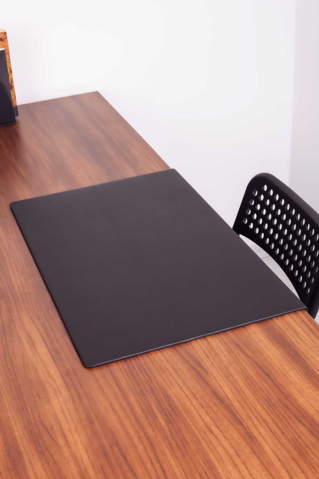 Leather Desk Mat Plain Black With Edge Protection 60x40cm