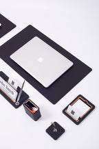 طقم مكتب كابريلا الجلدي، 6 قطع، مكتب مع لوحة اسم.