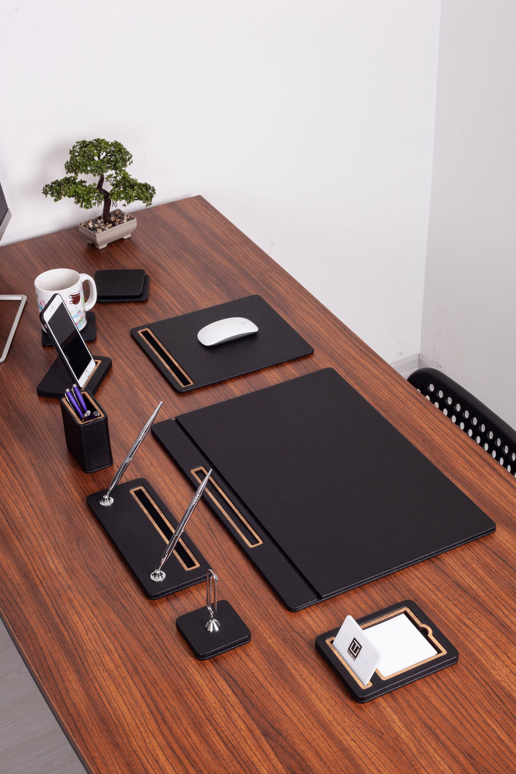 Pera Leather Desk Set 8 Piece Covered Model