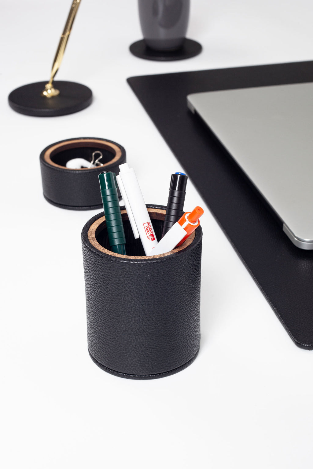 Polo Leather Desktop Set Black 5 Pieces Wooden Detailed With Gold Pen